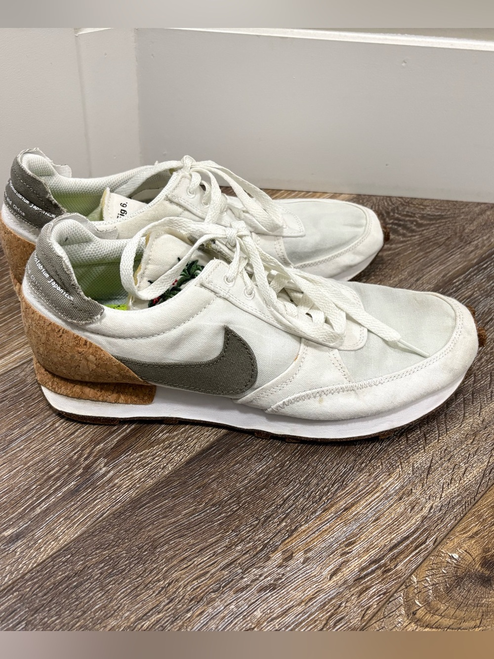 Size 9.5 - Nike Daybreak-Type Cork - Pagoda